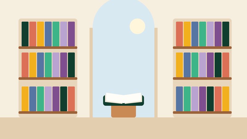 رفّان من الكتب حول نافذةٍ مقوّسة