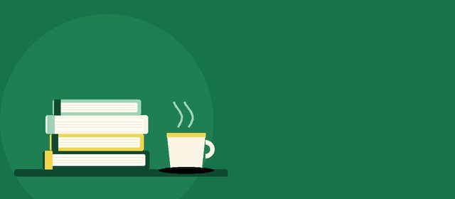 كتبٌ مكدّسة وكوبٌ على خلفيّةٍ خضراء